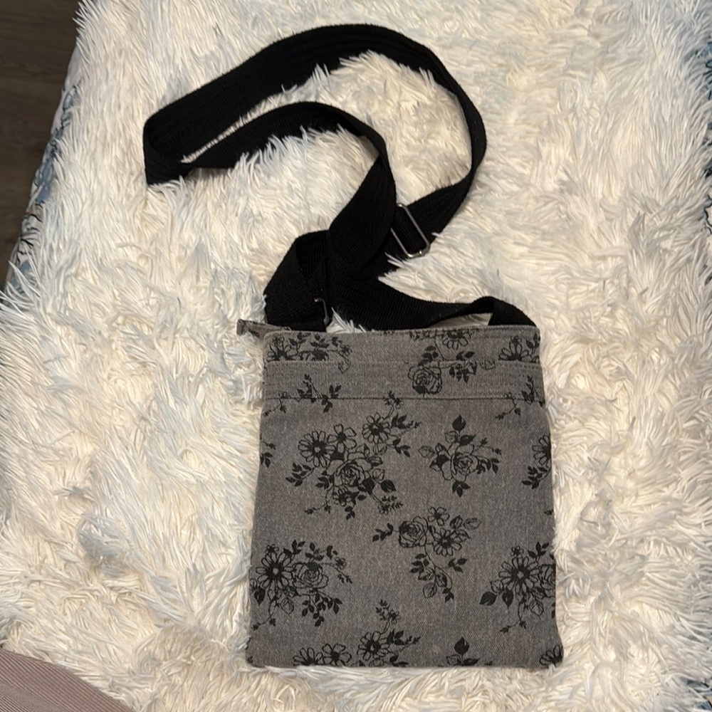 Dakine Black and Gray Floral Crossbody Bag - Picture 2 of 3